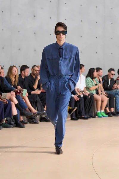 Look 18